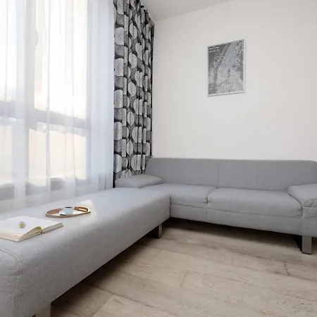 Spacious Near The Airport Parking & Remote Working By Renters *