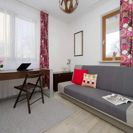 Spacious Near The Airport Parking & Remote Working By Renters