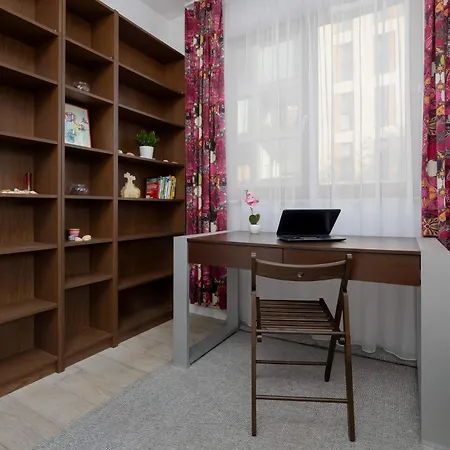 Spacious Near The Airport Parking & Remote Working By Renters Warszawa