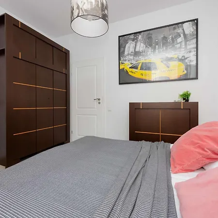 Spacious Near The Airport Parking & Remote Working By Renters Warszawa