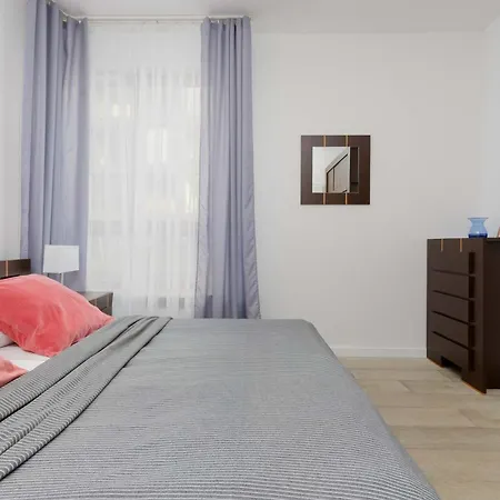 Spacious Near The Airport Parking & Remote Working By Renters