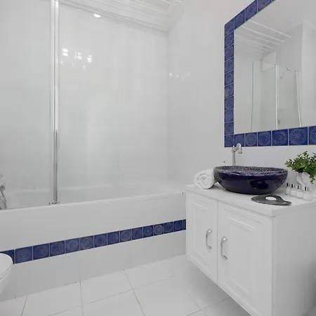 Spacious Near The Airport Parking & Remote Working By Renters Warszawa
