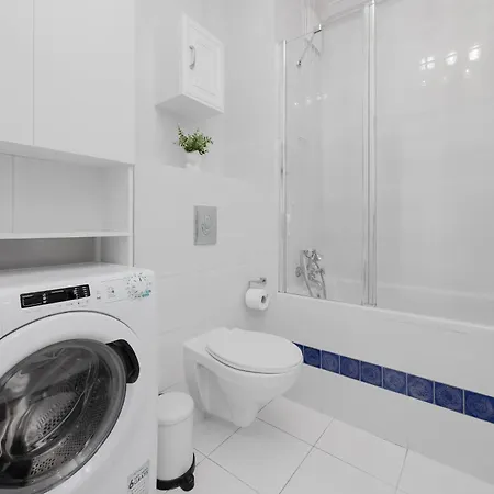 Spacious Near The Airport Parking & Remote Working By Renters